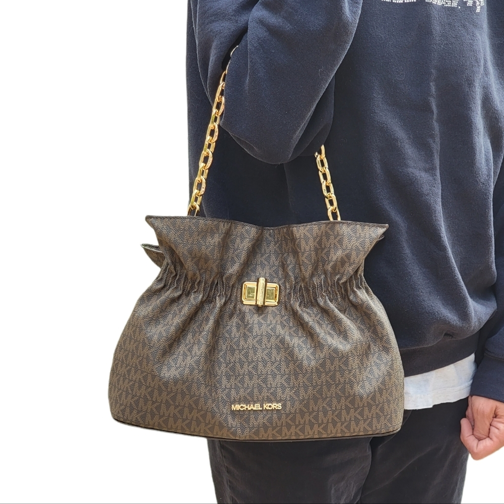 Michael Kors  Logo LG Crossbody Vanilla - Picture 9 of 10